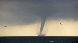 Tornado über dem Meer