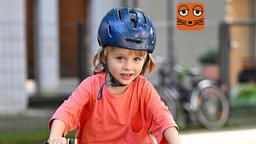 Kind mit Fahrradhelm