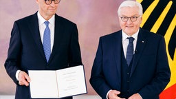 Bundespräsident Frank-Walter Steinmeier neben Bundeskanzler Friedrich Merz