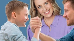 Bildcollage: Verena schaut Junge und Vater beim Armdrücken zu