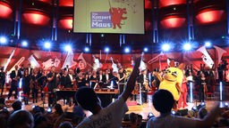 Die Maus mit dem WDR Sinfonieorchester auf der Bühne Kölner Philharmonie