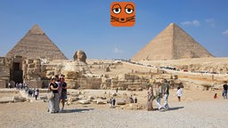 Besucher an der Sphinx und den Pyramiden in Gizeh.