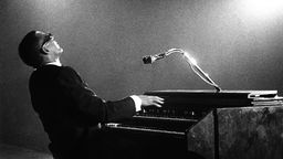 Ray Charles am Klavier
