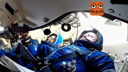 Zwei Astronauten bleiben nach eine Testflug in Raumstation