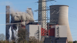 Das Kesselhaus des ehemaligen Kohlekraftwerks Ibbenbüren wird gesprengt