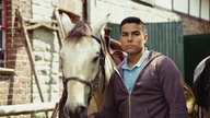 Tarik mit Pferd.
