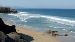Das Surfcamp - Strand mit Wellen