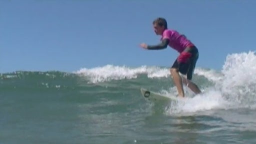 Surfer auf der grünen Welle