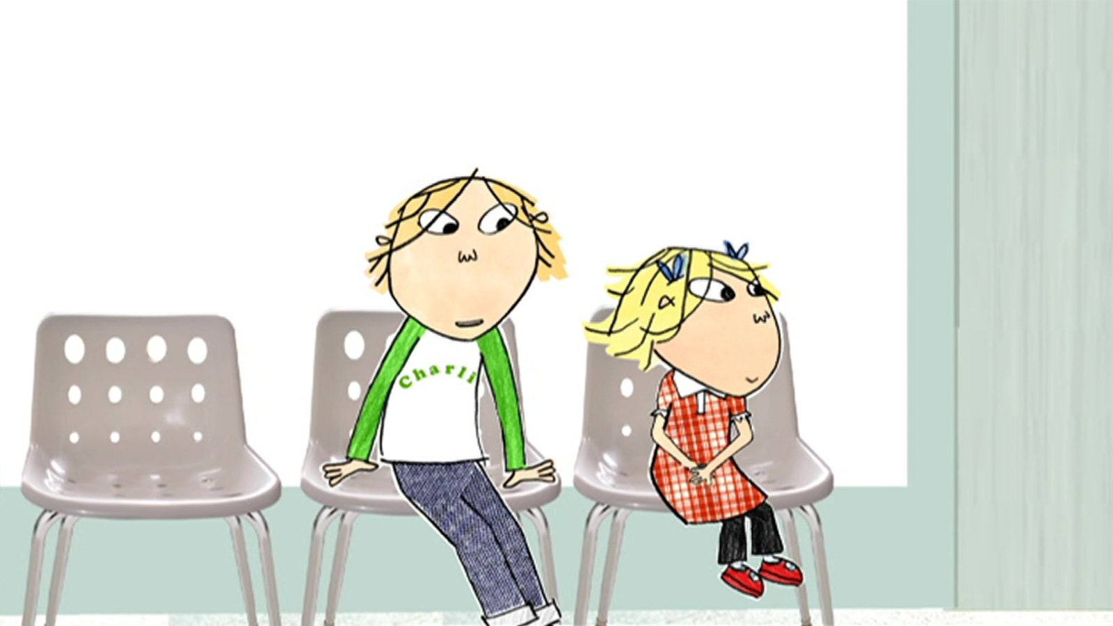Charlie und Lola sitzen auf Stühlen und Warten