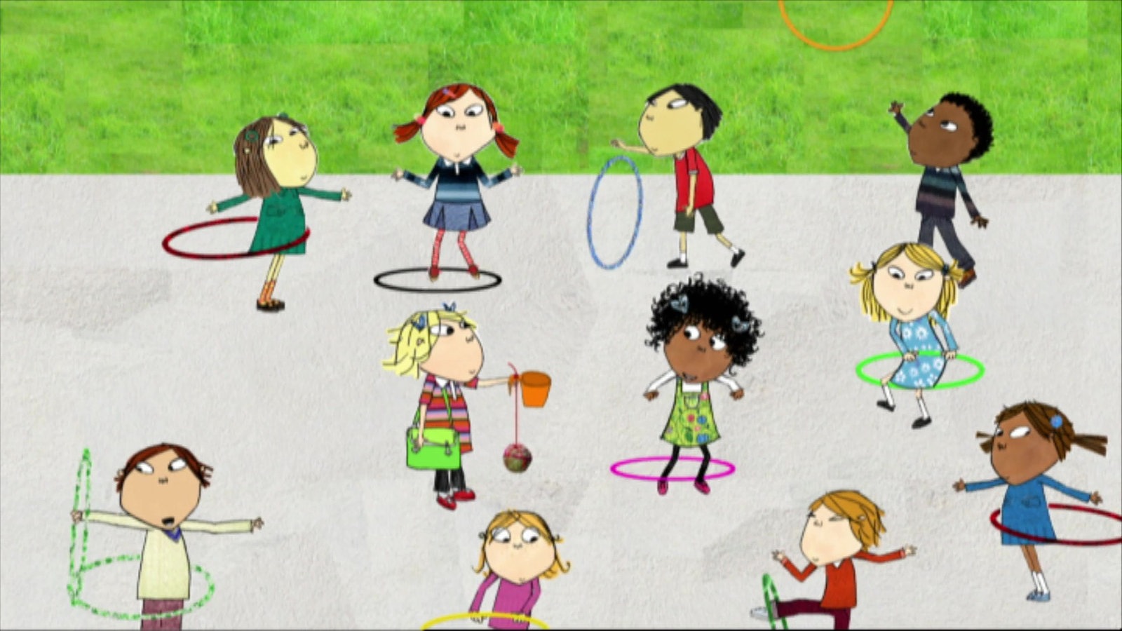 Auf einem Schulhof spielen viele Kinder Hula Hoop, bis auf Lola, die hält einen Boingi-Becher-Ball in der Hand