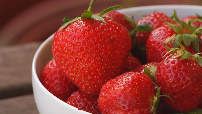 Schale voll Erdbeeren
