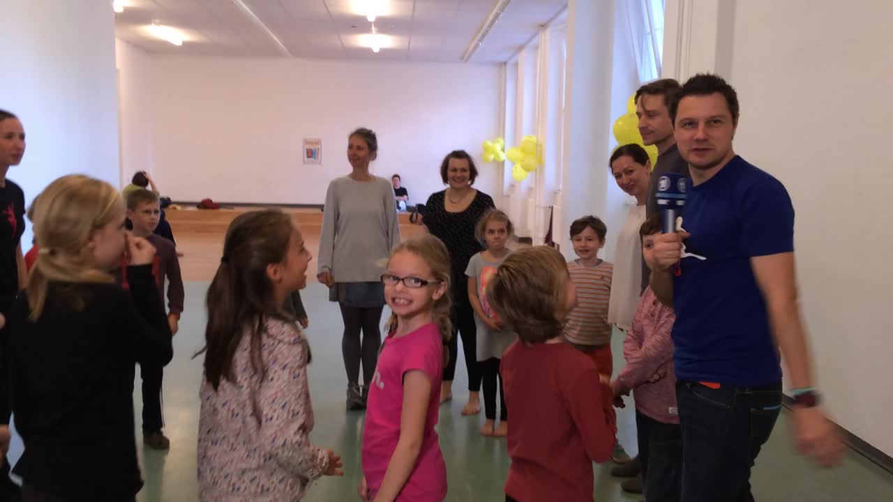 In Berliner Theaterei tanzen Kinder