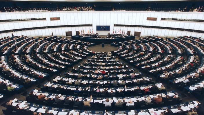 Vogelperspektive im Plenarsaal des EU-Parlaments in Straßburg. 