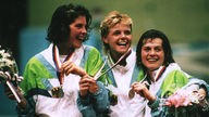 Sabine Bau, Zita Funkenhauser und Anja Fichtel bei der Siegerehrung bei den Olympischen Sommerspielen 1988.