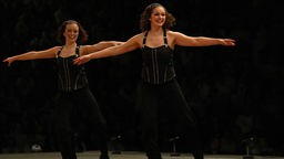 Die kanadischen Tänzerinnen Kristy und Kelsey Best bei der Weltmeisterschaft in Riesa 2003