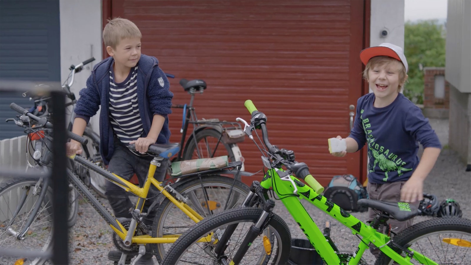 Sander, Hugo und Marlon sind entsetzt: Jetzt wissen alle von Hugos Geheimnis.