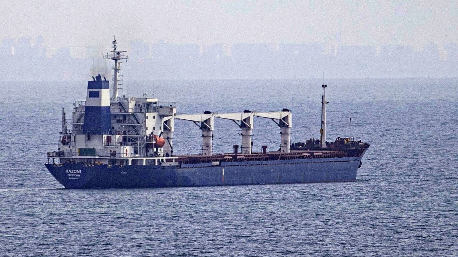 Frachtschiff Razoni auf dem Meer.