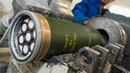 Eine Streubombe der Bundeswehr wird 2012 vernichtet.