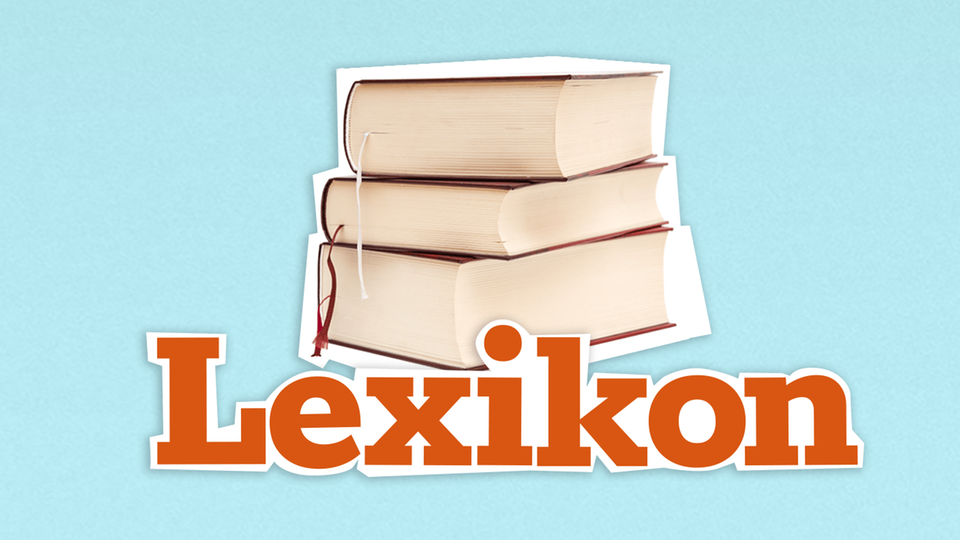 Unter einem Bücherstapel steht das Wort 'Lexikon'.
