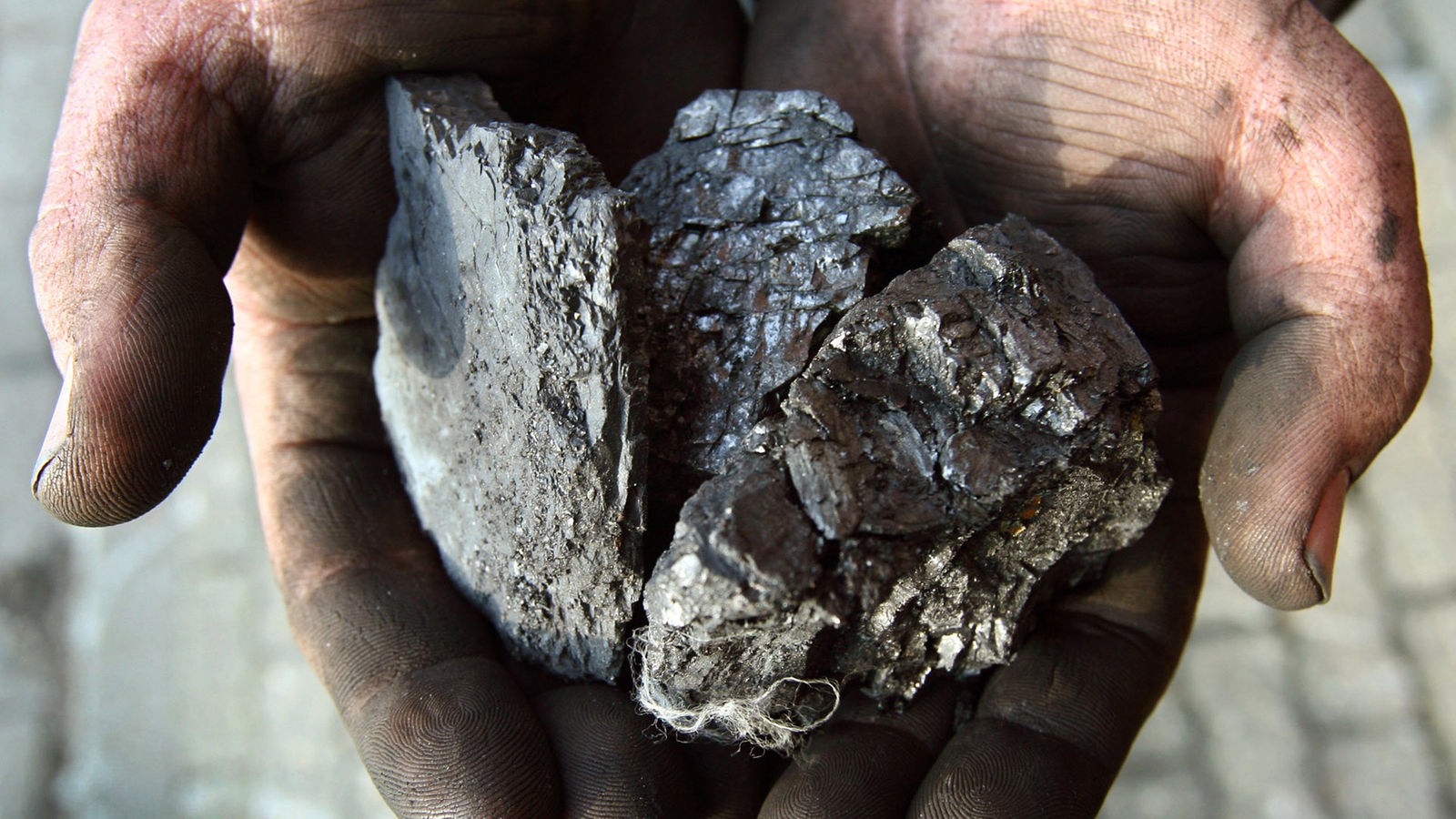Каменный уголь возобновляемый. Каменный уголь ЮАР. Природный уголь. Уголь руда. Каменная руда.
