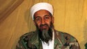 Al-Quaida-Anführer Osama Bin Laden sitzt in einem Haus in Kabul.