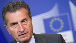 EU-Kommissar Günther Oettinger bei Rede.