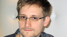 Porträtfoto von Edward Snowden.