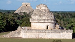 Turm in der Ruinen-Stadt Chichén Itzá in Mexiko.
