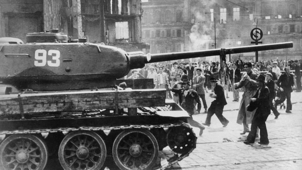 Sowjetischer Panzer auf dem Potsdamer Platz in Berlin.