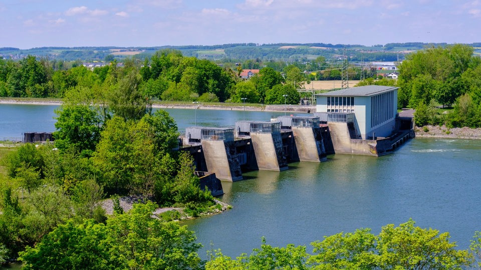 Wasserkraftwerk in Bayern.