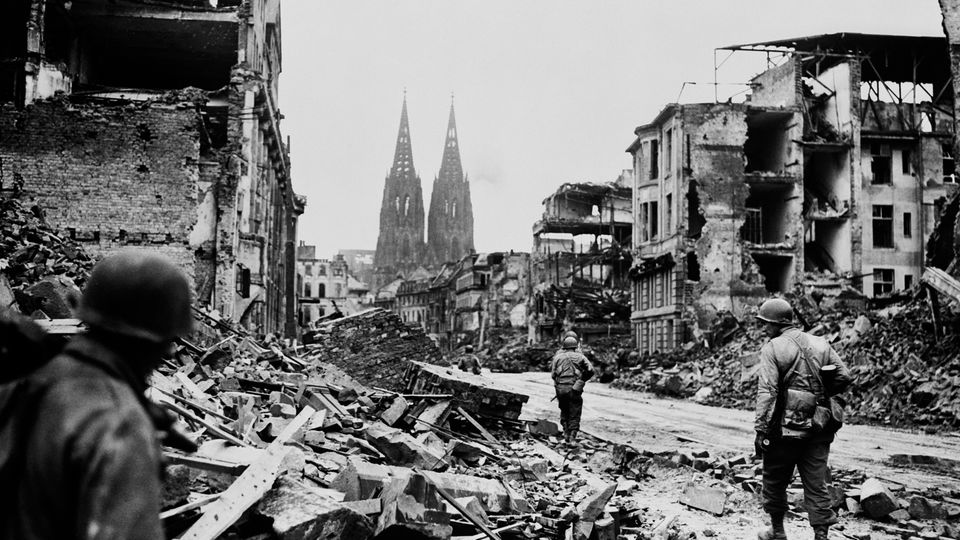 Bild der zerstörten Stadt Köln im Zweiten Weltkrieg.