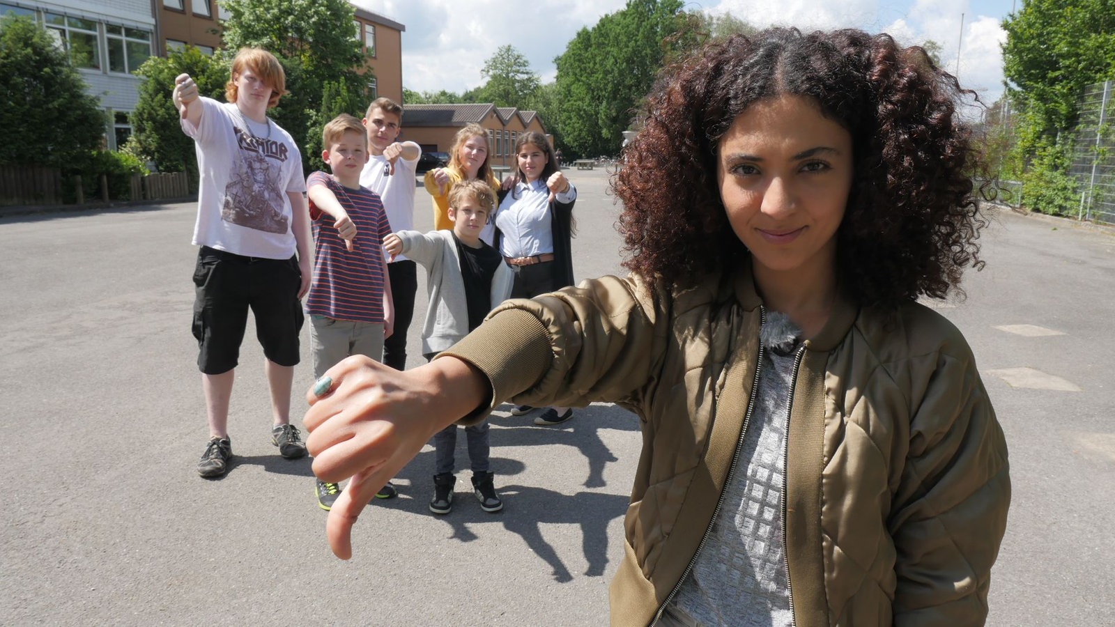 Sos Schulhof Die Jahnschule Packt An Ruckschau Sendungen Neuneinhalb Tv Kinder