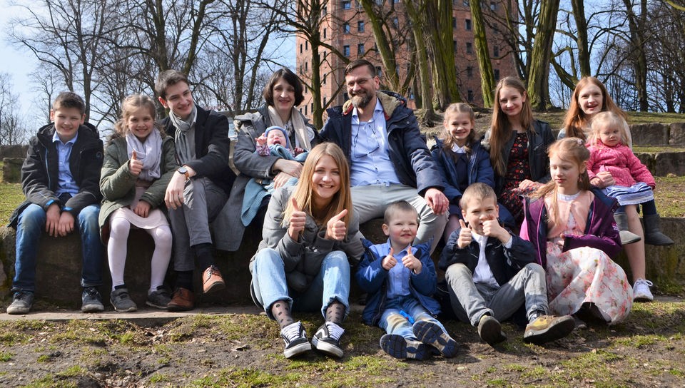 Gruppenfoto der Familie Lipinski mit Jana.