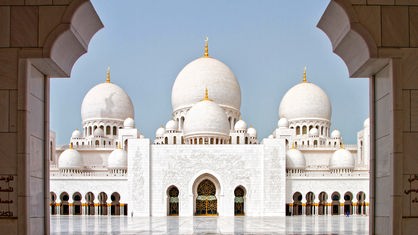 Eine Moschee in Abu Dhabi.