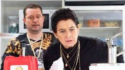 Ronnie und Frida können kaum glauben, wer so plötzlich vor ihnen steht.