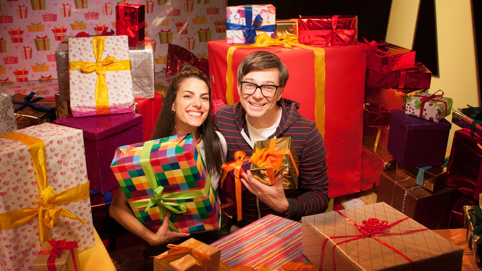 Clarissa und Ralph mit vielen Geschenken